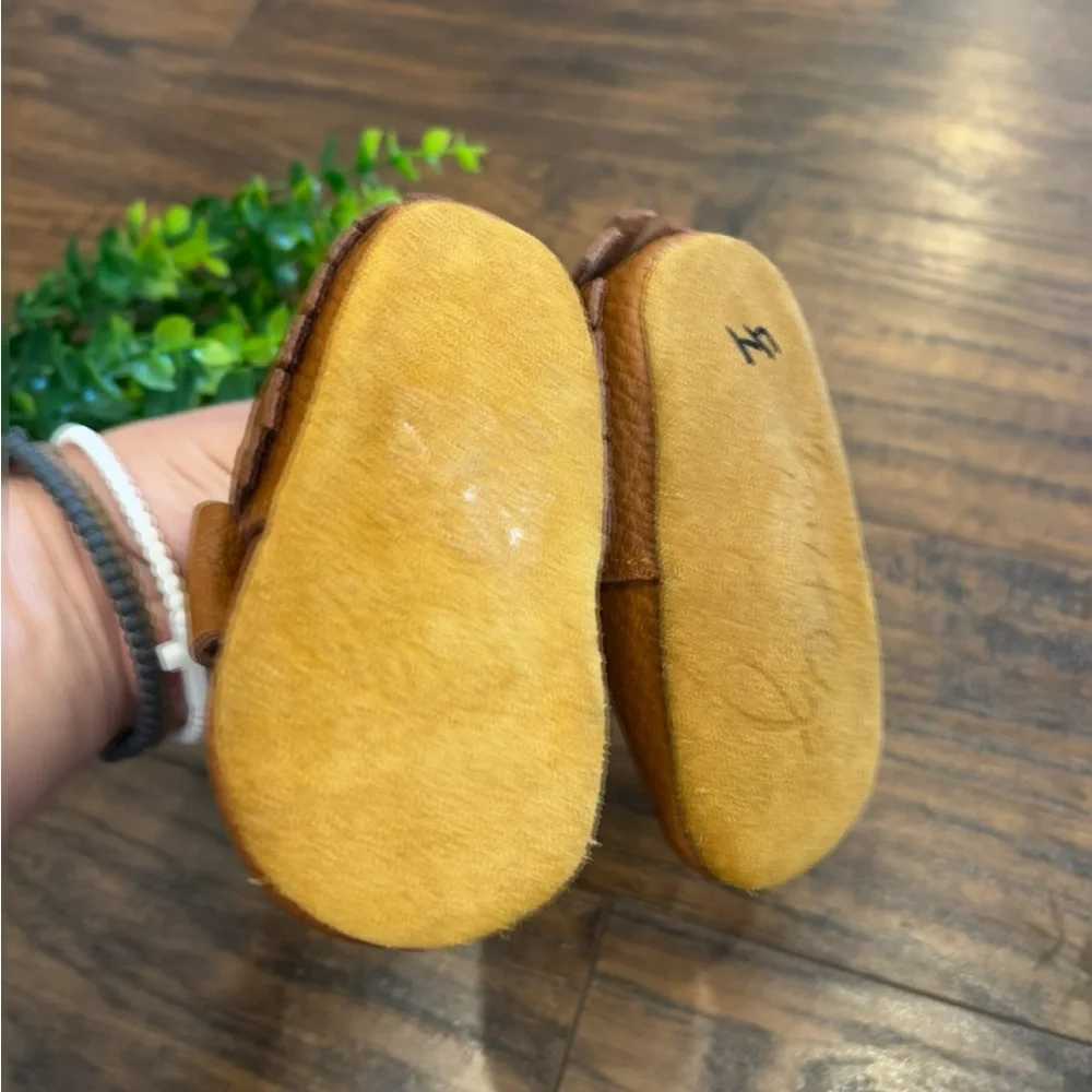 EUC MONKEY FEET Brown Leather Football Game Day Baby Shoes Moccasins Bow 6-12M - Picture 4 of 6
